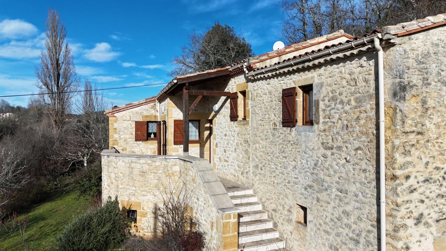 BIRON Maison en pierre avec belle vue 3