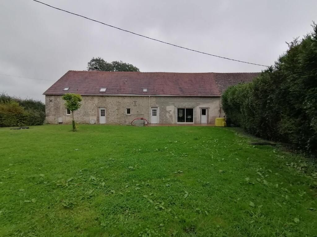 NEAUPHE-SOUS-ESSAI 61500  SEES L'EVECHE, grande longère, 14 pièce(s), 10 chambres,  420 m2 environ , PRIX 375 000, honoraires  4,17% inclus  à la charge de l'acquéreur  soit 360 000 hors honoraires 2