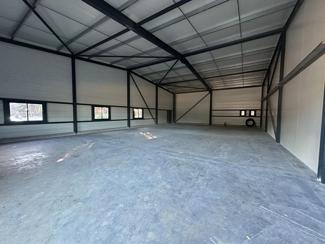 ISTRES 13800 ISTRES - Local commercial 240 m² 3