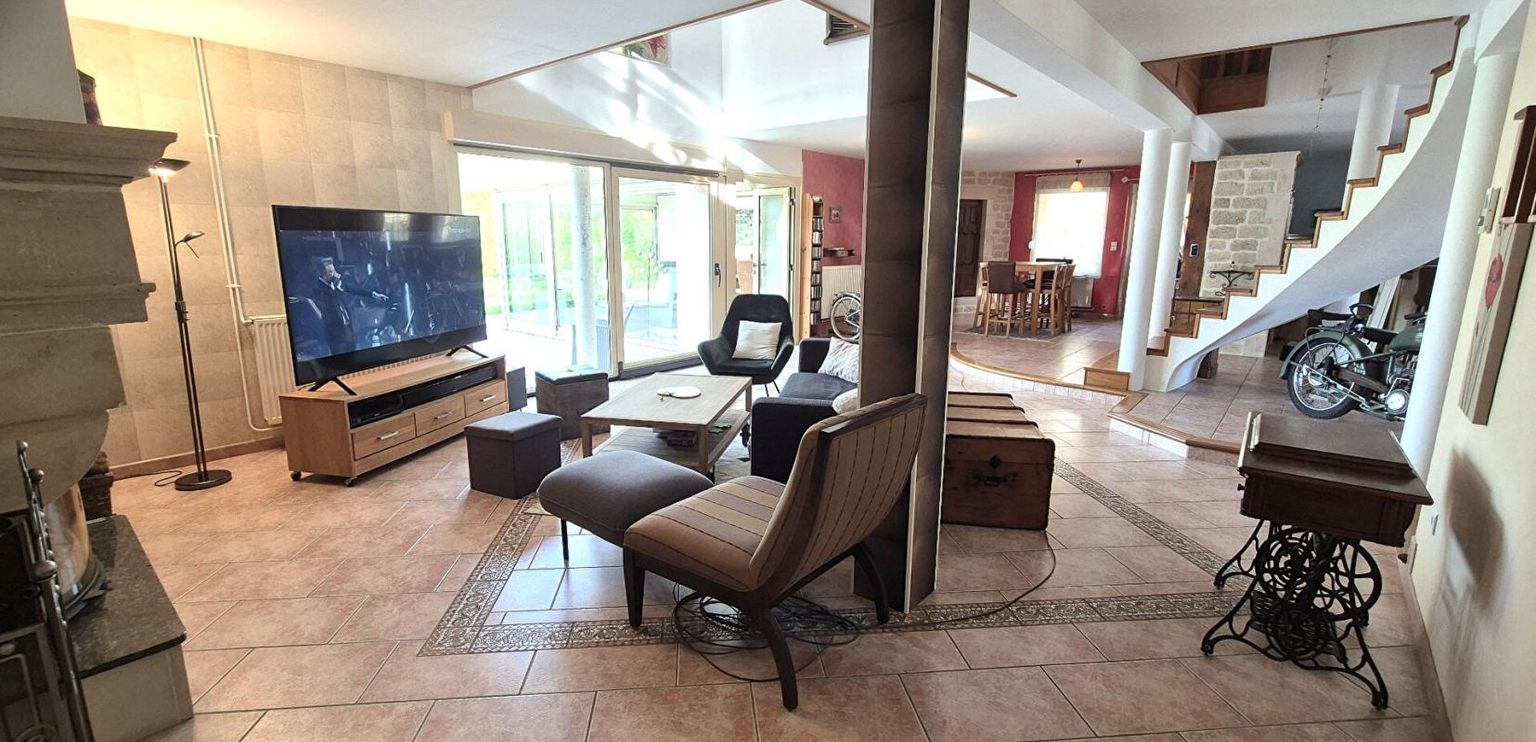 SAINT-DIZIER Belle Demeure Contemporaine en Pierres ou de Caractère de 225 m² Entièrement Rénovée avec sa Vaste Cour sécurisée, Hangar ou Remise avec Atelier, Carport, Véranda Climatisée, Kiosque avec Cuisine d'été, Terrasse de 100 m², Bûcher, Etang poissonneux, Ruiss 4