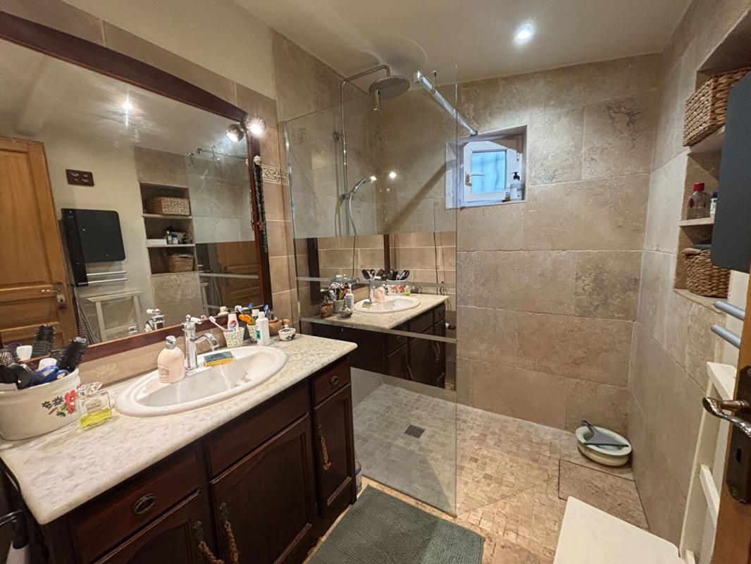 TARADEAU JOLIE MAISON EN PIERRE PLEINE DE CHARME 4