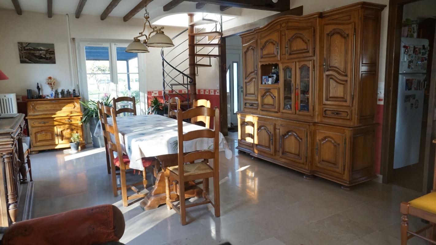 FORGES-LES-BAINS Maison Familiale 8 pièces 200m² sur sous sol total 4