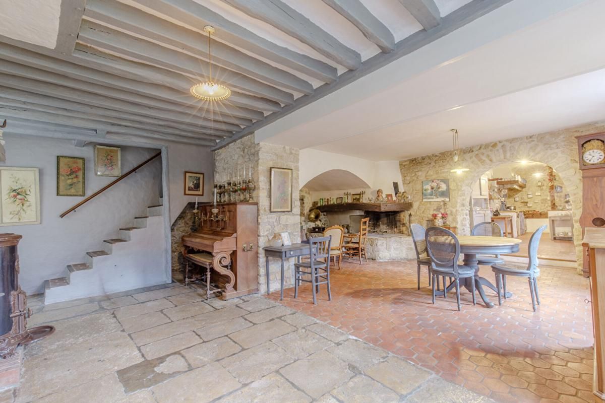 JAMBVILLE Propriétés-Privées - Exclusivité : Élégante maison en pierre de 241 m² 2