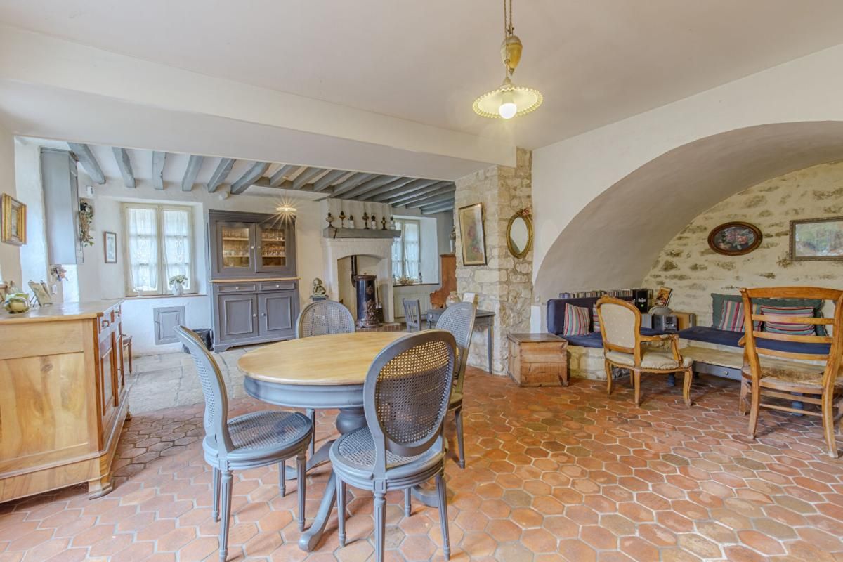 JAMBVILLE Propriétés-Privées - Exclusivité : Élégante maison en pierre de 241 m² 3