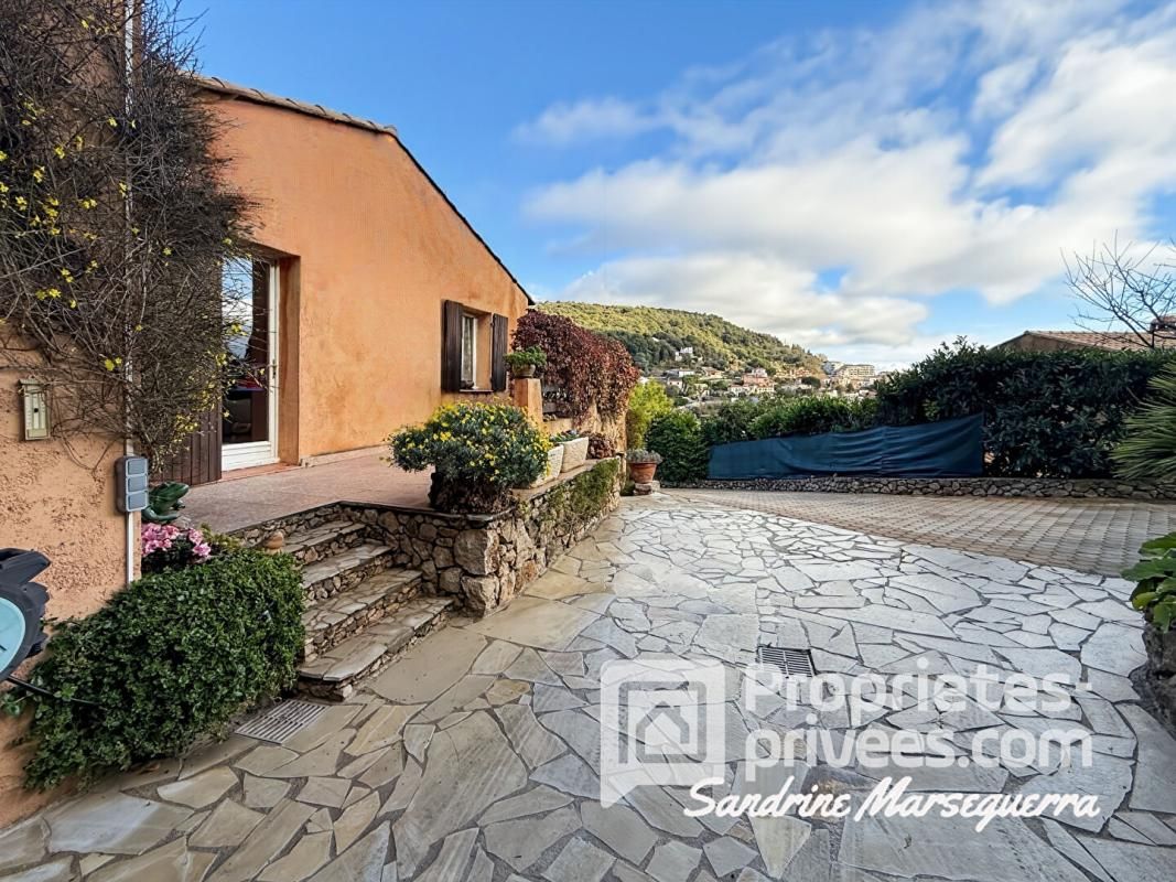 LA TURBIE Maison de style provençal avec 2 logements indépendant  172,45 m² 2