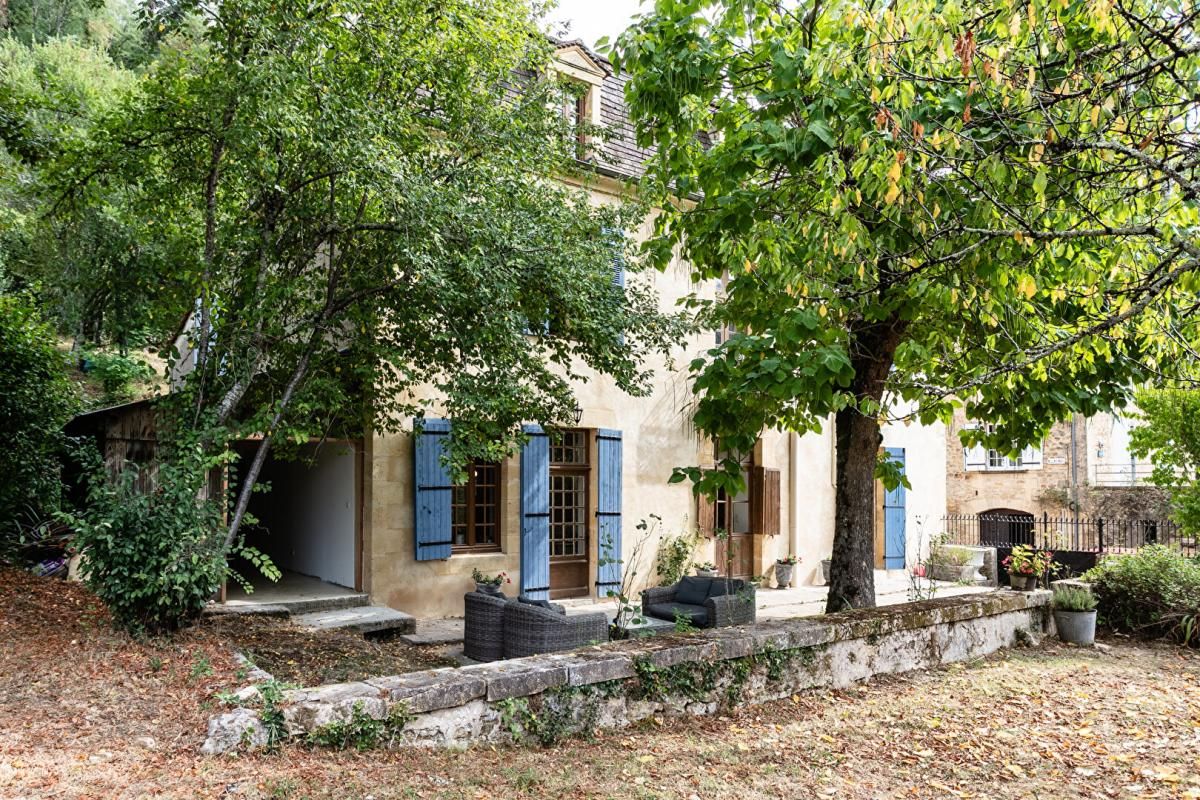 BEYNAC-ET-CAZENAC Belle propriété en pierre récemment rénovée 3