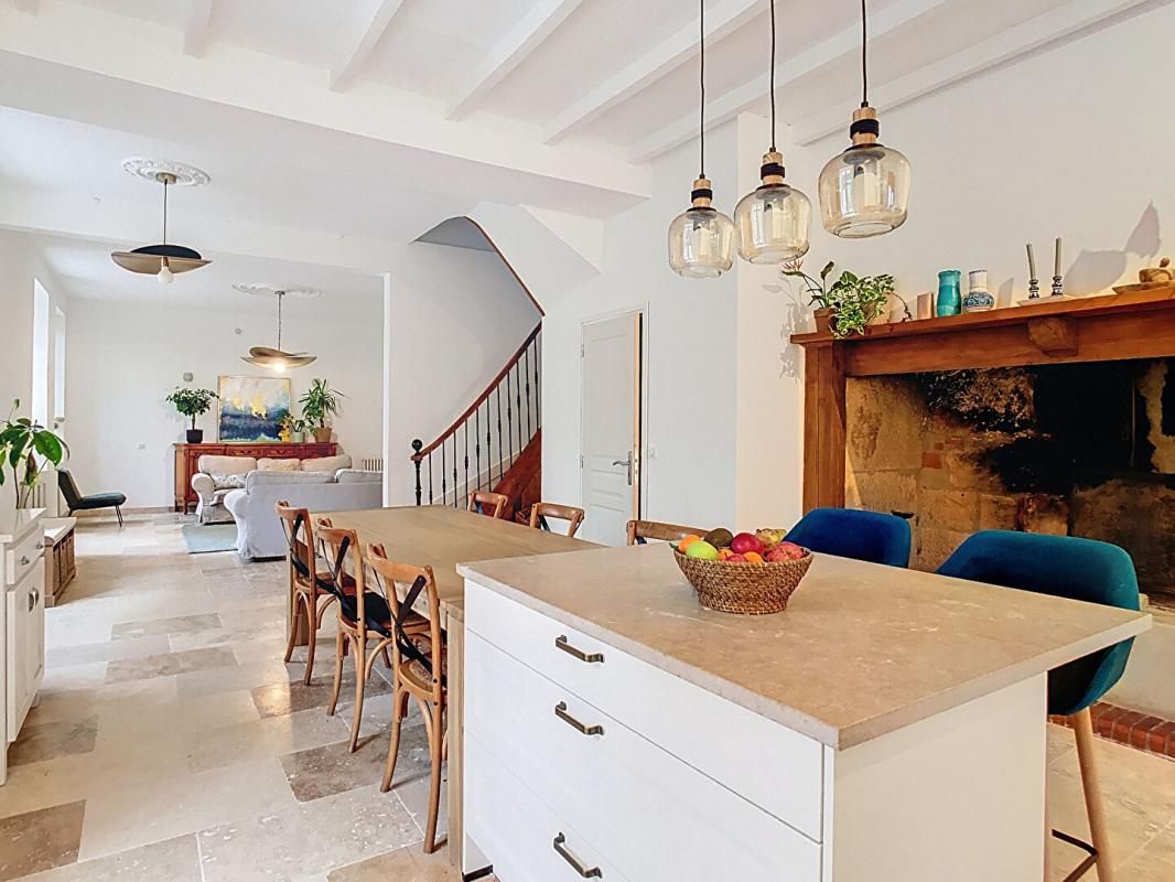 BEYNAC-ET-CAZENAC Belle propriété en pierre récemment rénovée 4