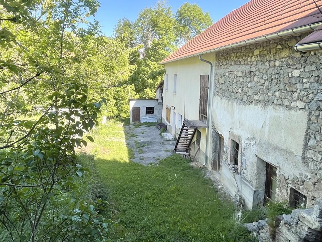 SAINT-LAURENT-DU-CROS Corps de ferme 400m2 Saint Laurent du Cros (05500) 4