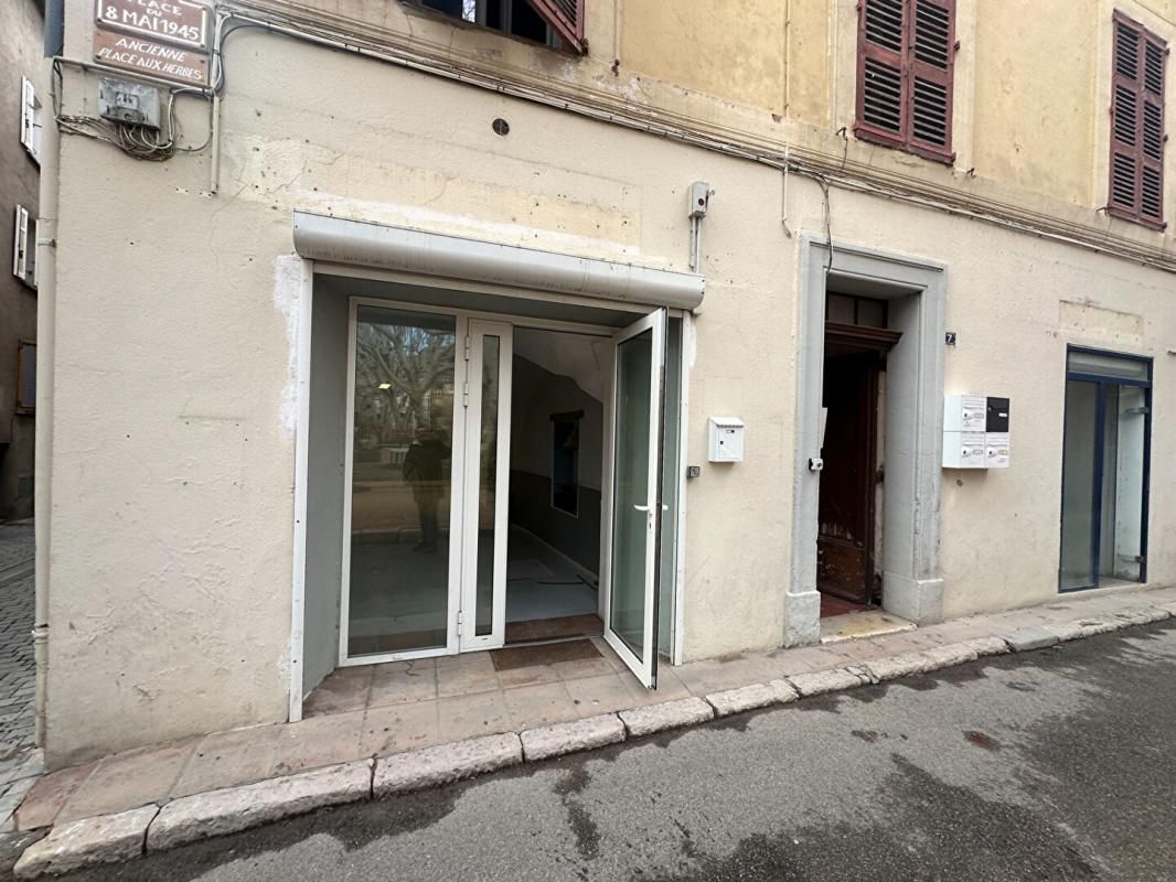 SALERNES EXCLUSIVITE SALERNE - Local commercial centre ville 60 m² 4