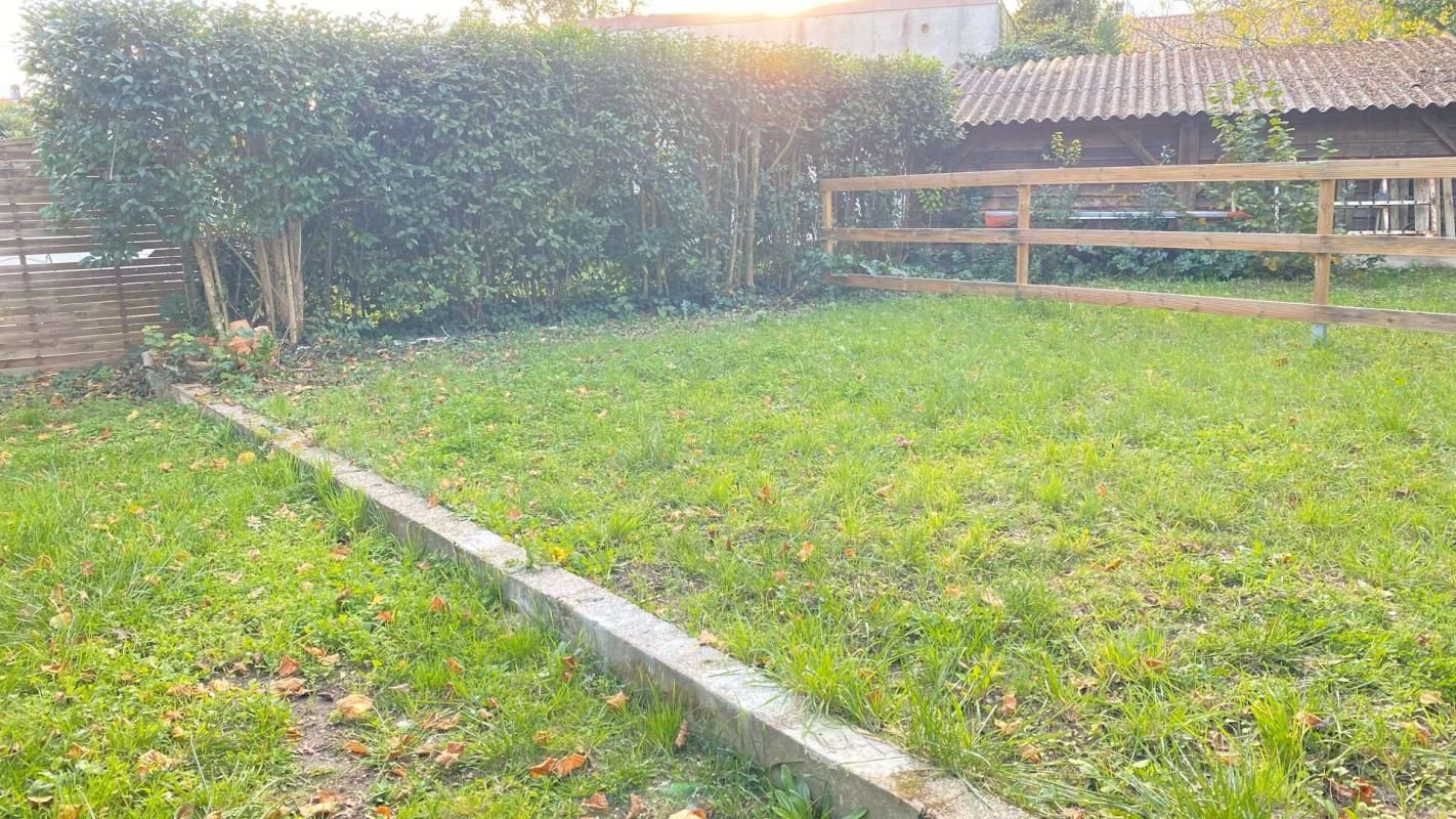 BLANQUEFORT Blanquefort  Appartement T1 bis 24 m2, terrasse et jardin 1