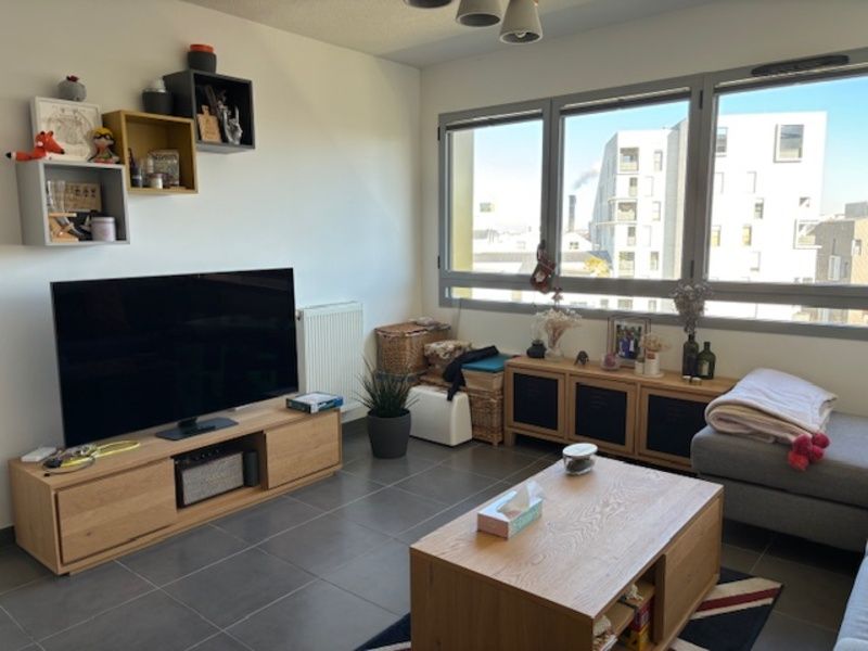 BORDEAUX 33000 BORDEAUX  APPARTEMENT T2 43 m2 +1 PLACE PARKING COUVERT 3