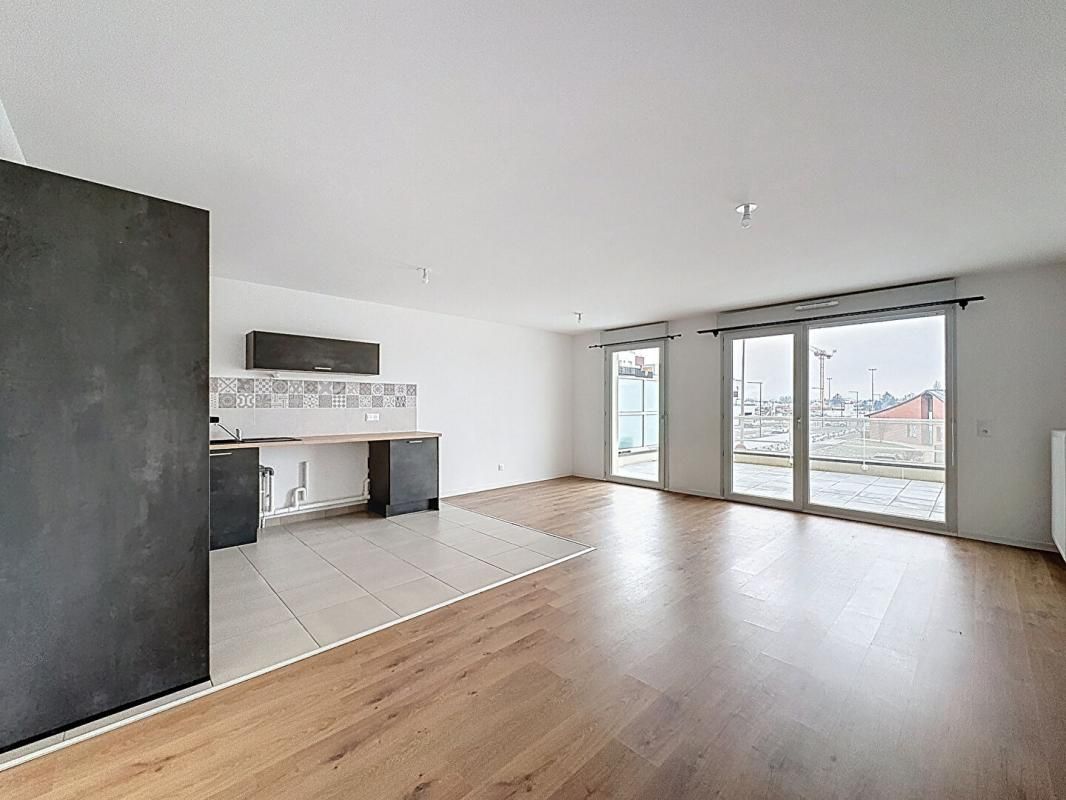 MARGNY-LES-COMPIEGNE APPARTEMENT T3 - 70.60M² - 2 CHAMBRES - TERRASSE - 2 PLACES VL COUVERTES - 60280 MARGNY LES COMPIEGNE 2