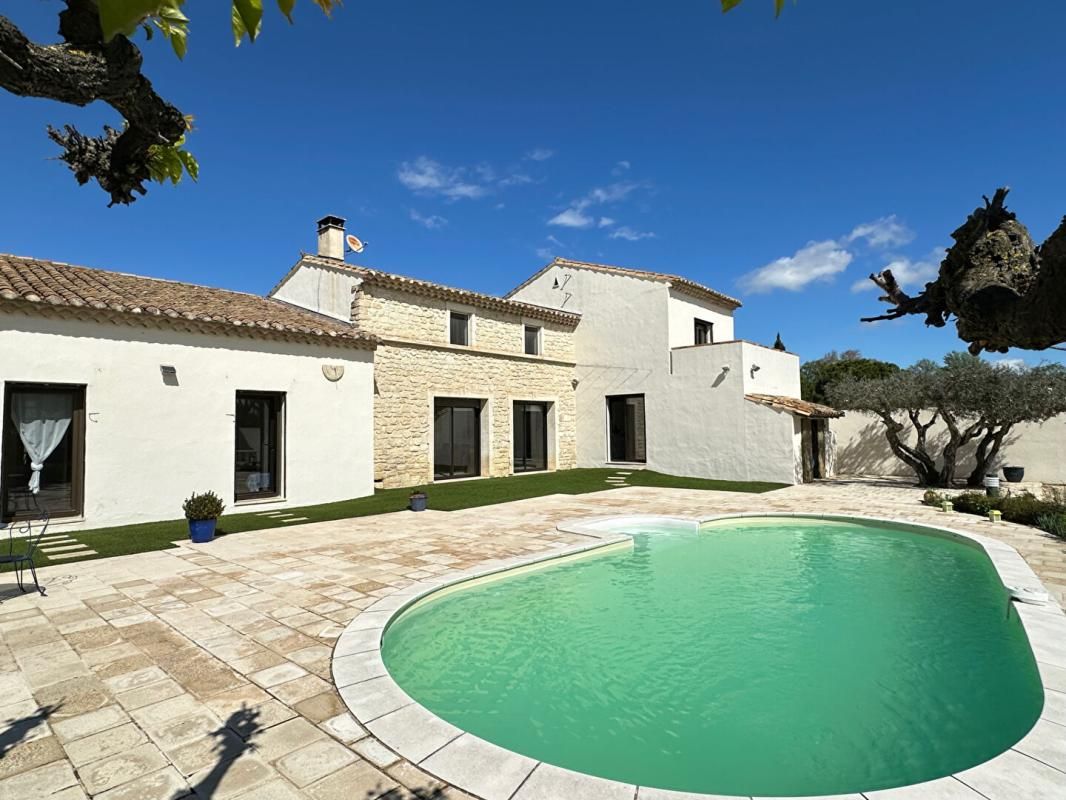 BEAUCAIRE Beaucaire villa  6 pièces 179m² avec garage et piscine et terrain  constructible de 1270m² 2