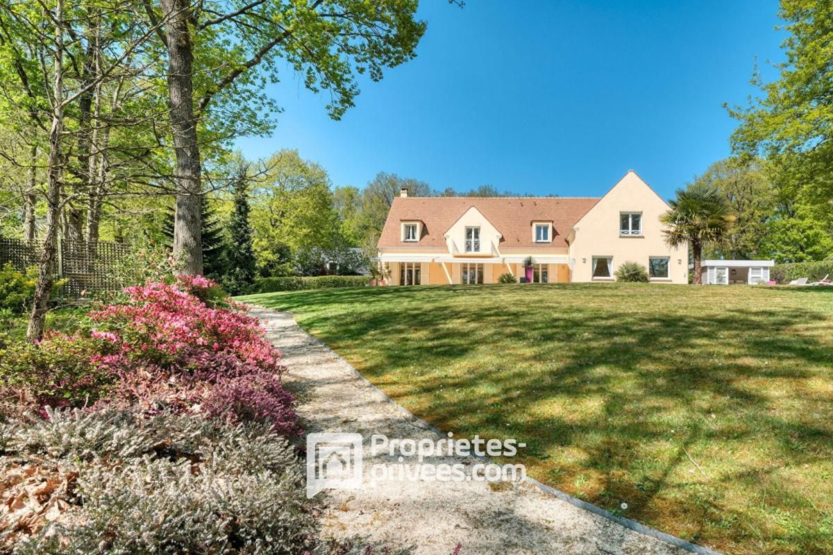 JANVRY PROPRIETE AVEC TENNIS ET PISCINE EN BORDURE DE GOLF 3