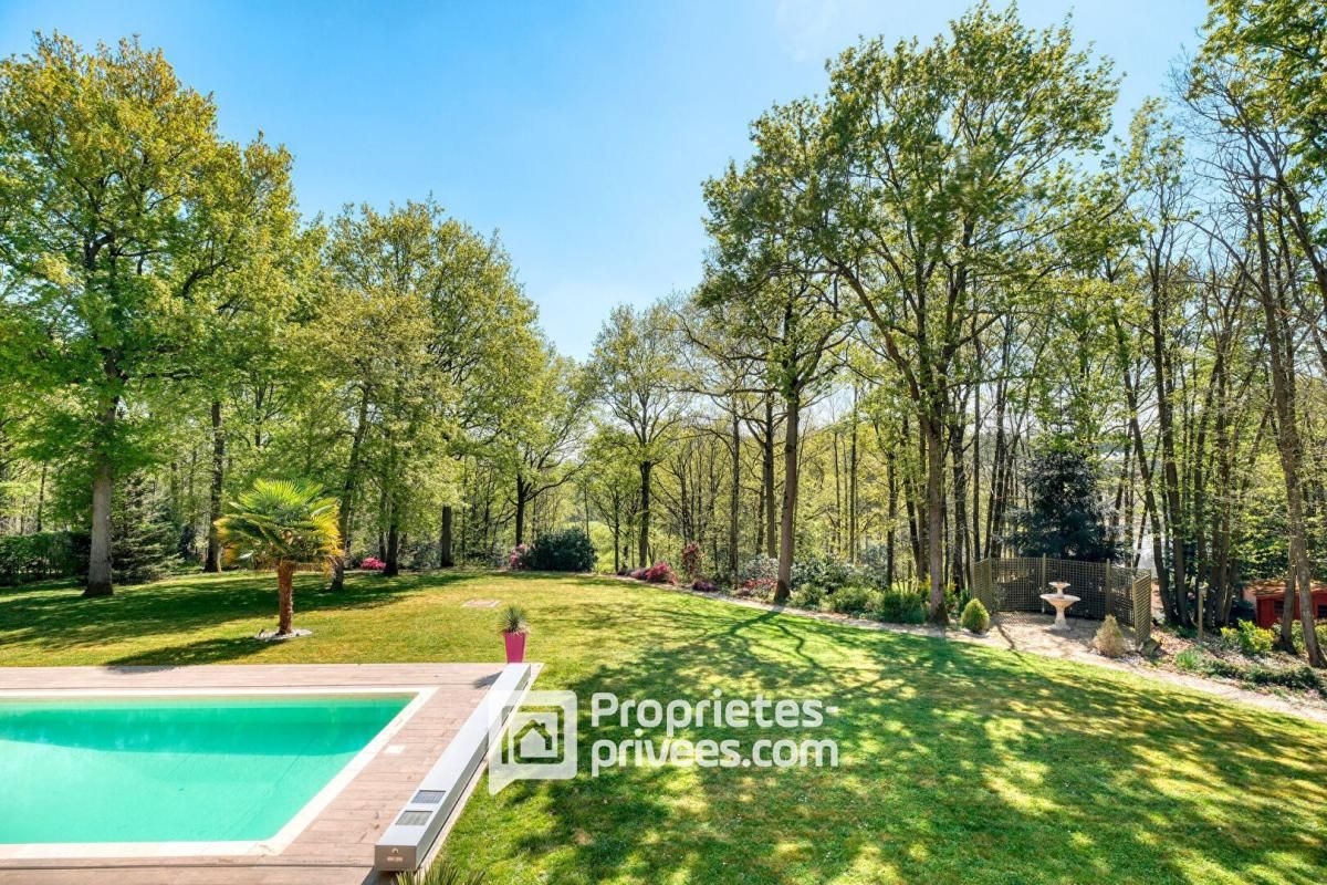 JANVRY PROPRIETE AVEC TENNIS ET PISCINE EN BORDURE DE GOLF 4