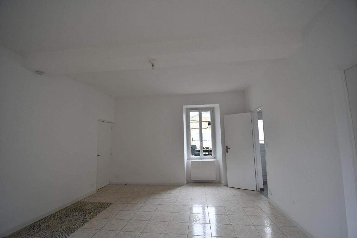 TILLIERES Appartement Tillières 3P. 55.54 M2. Terrasse 2