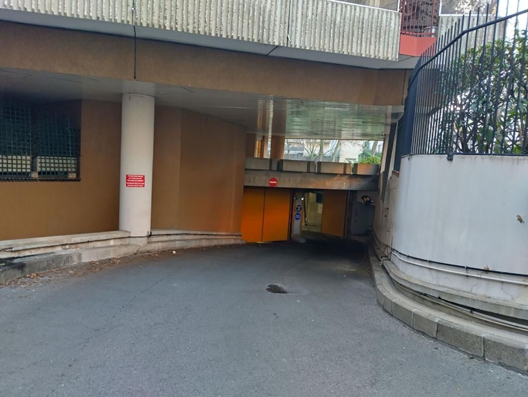 PARIS-15E-ARRONDISSEMENT Belle place de parking Thibouméry/Alleray 3