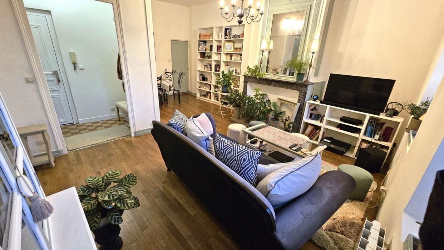 CHARTRES Chartres hyper centre / Magnifique 2 pièces en rez-de-chaussée + parking 2