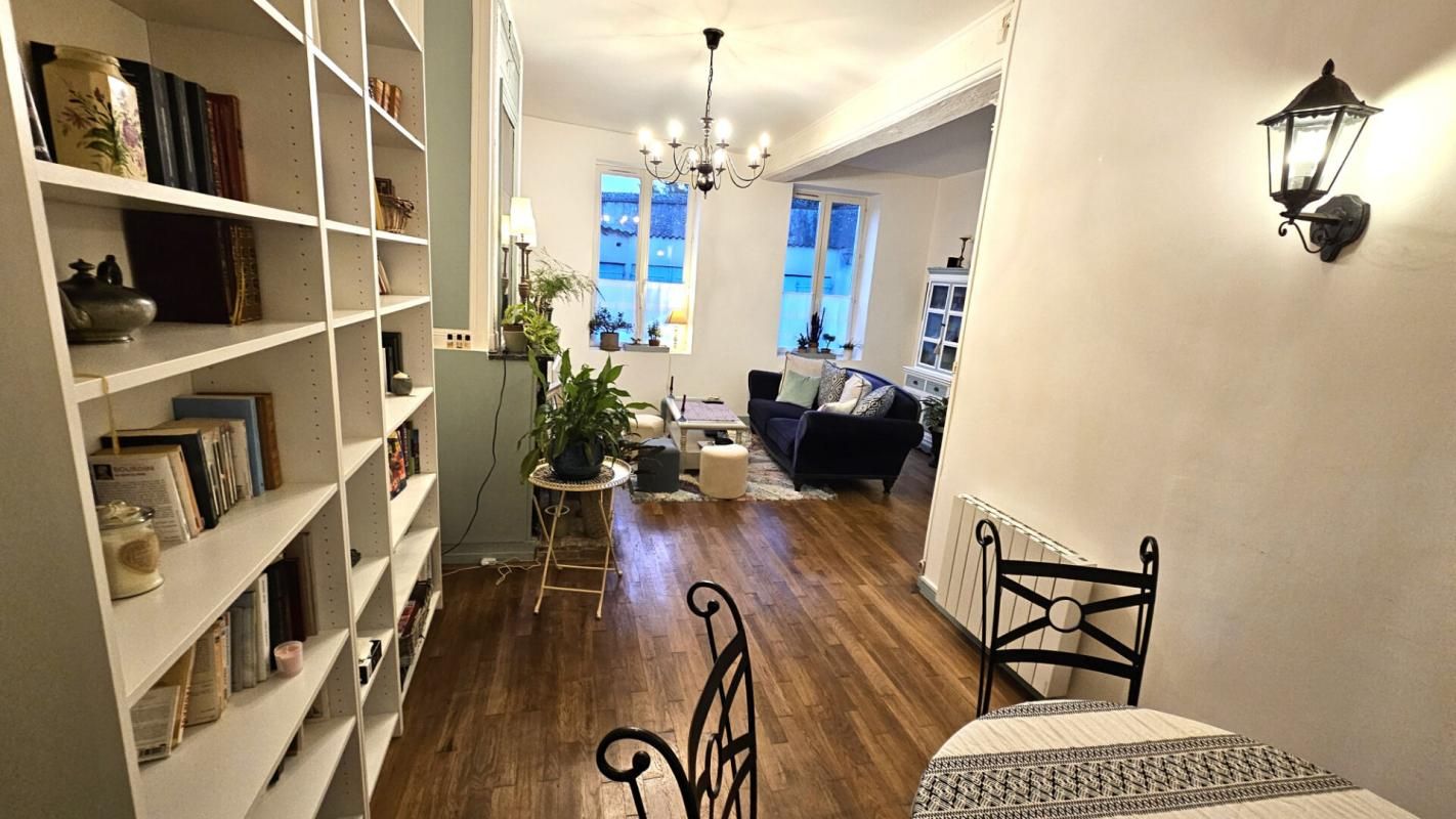 CHARTRES Chartres hyper centre / Magnifique 2 pièces en rez-de-chaussée + parking 4