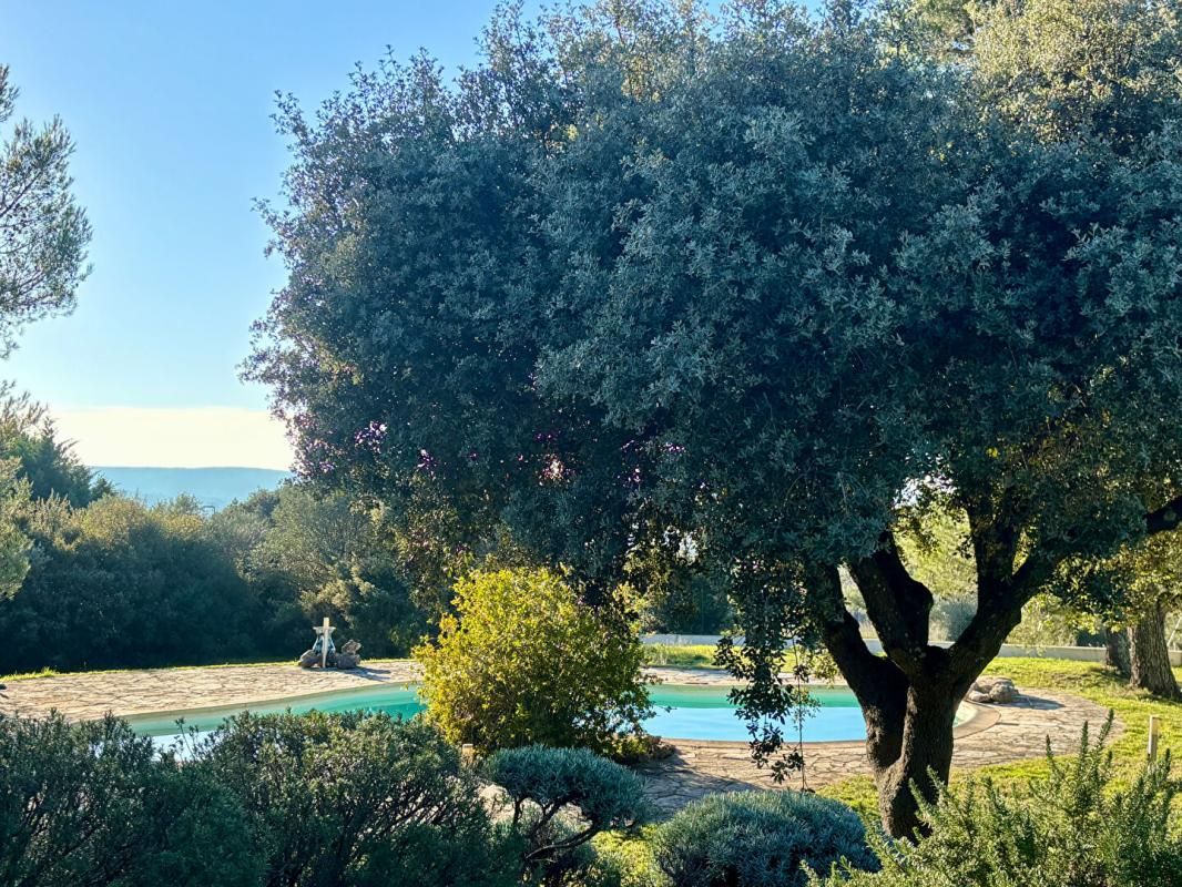 UZES Villa lumineuse en position dominante avec vue ! 3