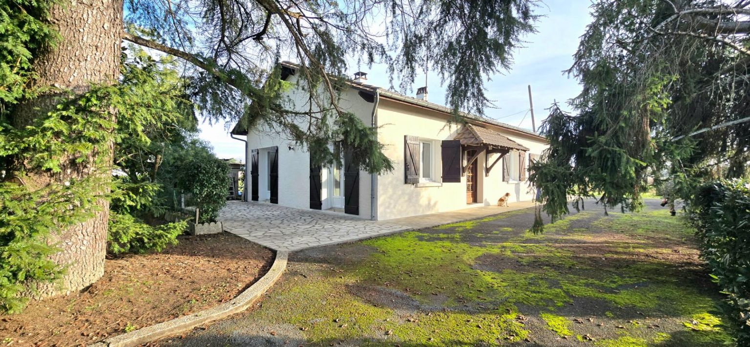 MENESPLET Maison avec double garage , parc 1