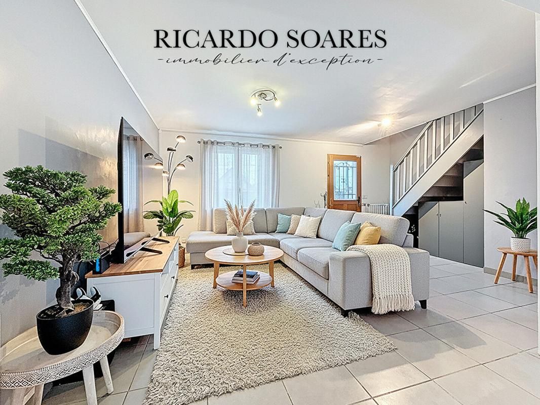 CHEVRIERES 60710 CHEVRIÈRES / MAISON 116m2 au sol / 6 PIÈCES / 4 CHAMBRES / GARAGE / GRAND JARDIN 1300m2 2