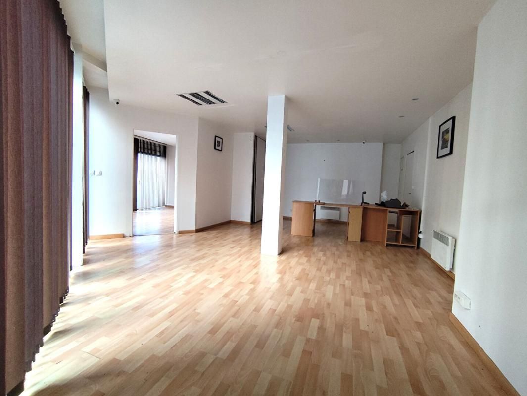 SAINT-BRIEUC 22000 SAINT BRIEUC - IMMEUBLE MIXTE, COMMERCE ET LOGEMENT  180 m2 2