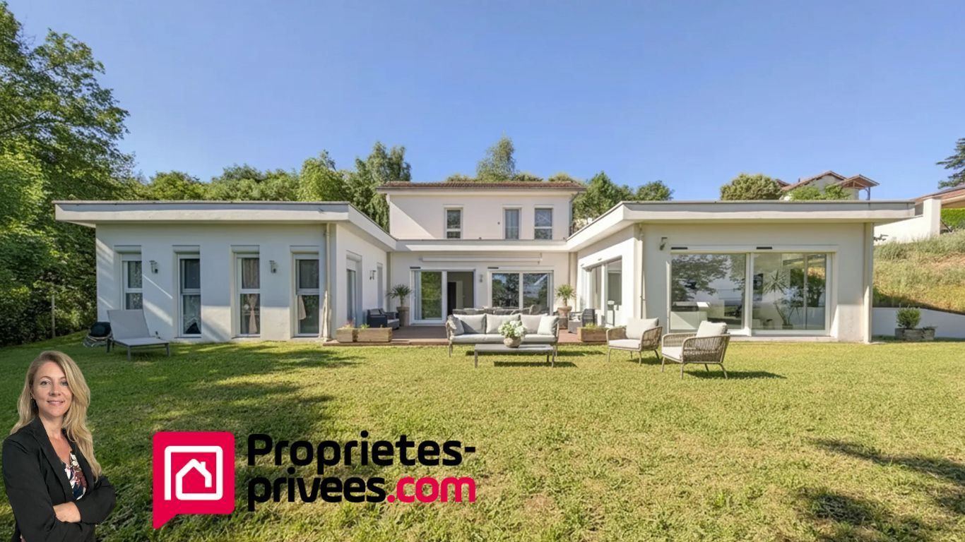 Maison contemporaine 6 pièces de 196 m² à Saint-Cyr-de-Favières