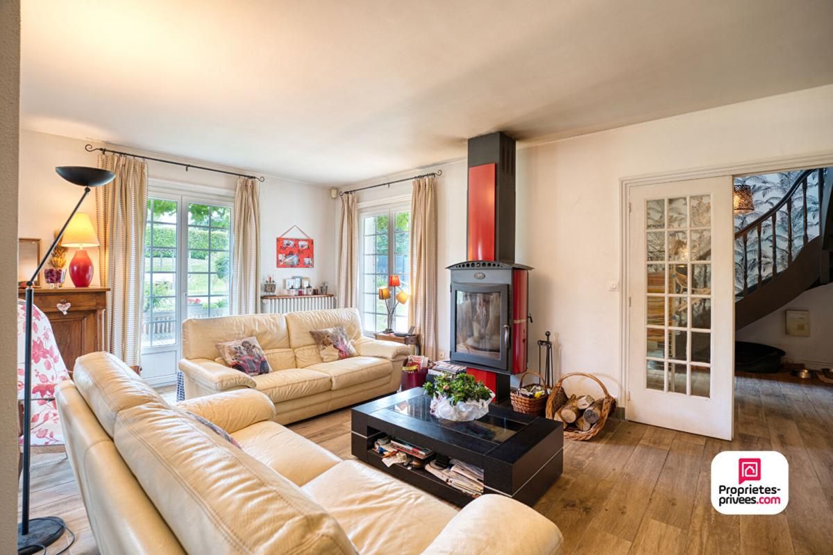 COMMUNAY Maison familiale de 232 m² habitables + 170 m² de sous-sol aménageable -Communay 2