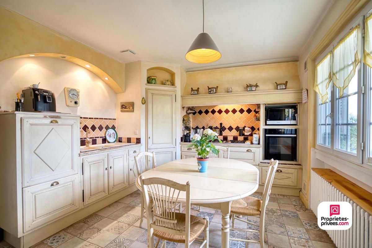 COMMUNAY Maison familiale de 232 m² habitables + 170 m² de sous-sol aménageable -Communay 4