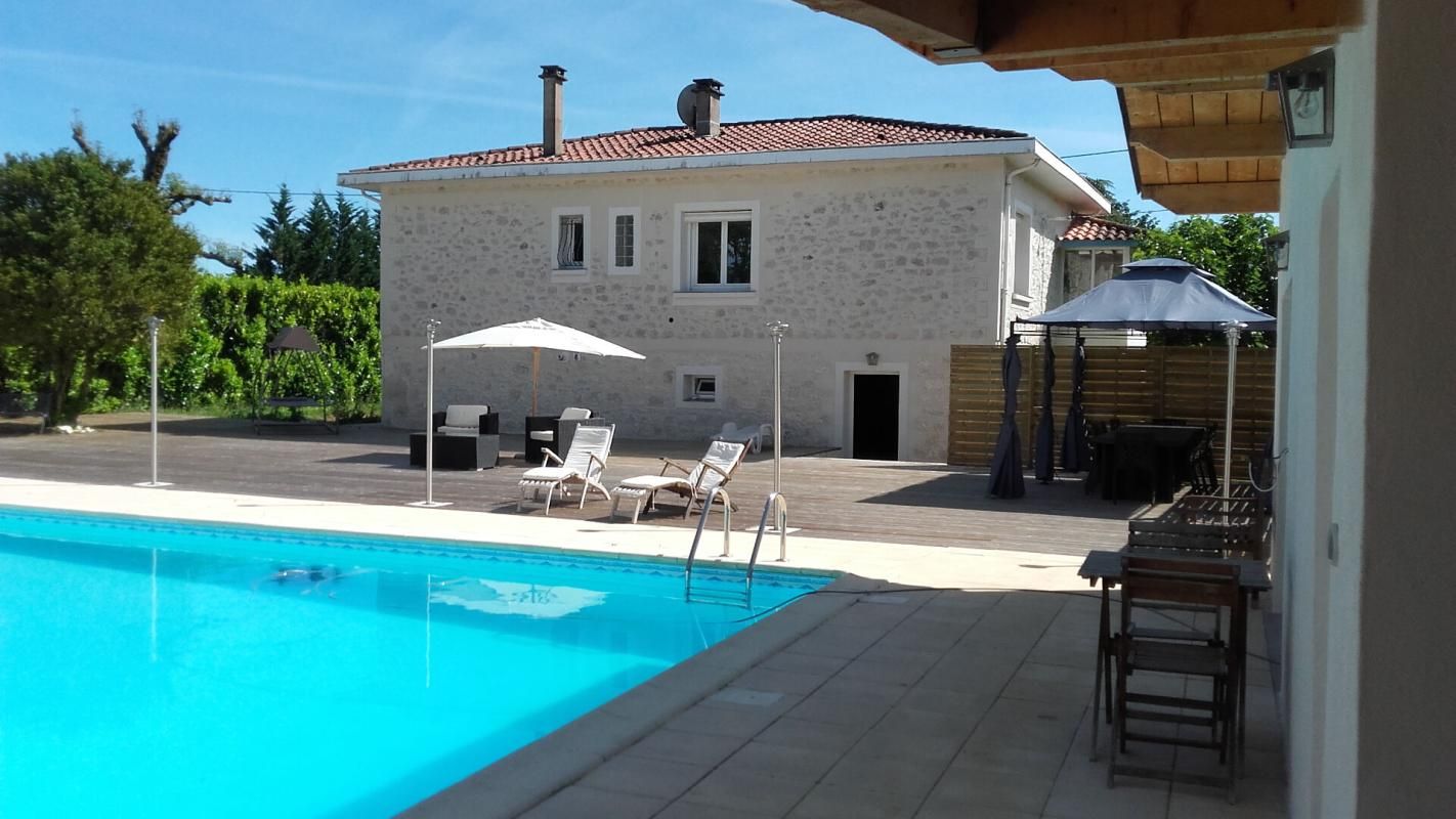 LAROQUE-TIMBAUT LAROQUE TIMBAUT, 6 Pièces -132 m² ,  DEPENDANCE, PISCINE, GARAGE, JARDIN Maison Laroque Timbaut 6 pièce(s) 130 m2 1