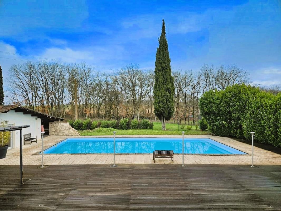 LAROQUE-TIMBAUT LAROQUE TIMBAUT, 6 Pièces -132 m² ,  DEPENDANCE, PISCINE, GARAGE, JARDIN Maison Laroque Timbaut 6 pièce(s) 130 m2 2