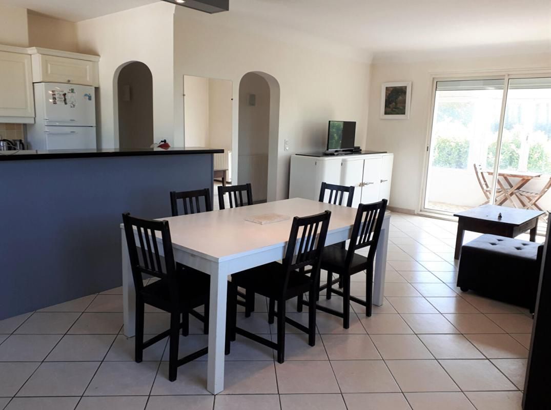 LAROQUE-TIMBAUT LAROQUE TIMBAUT, 6 Pièces -132 m² ,  DEPENDANCE, PISCINE, GARAGE, JARDIN Maison Laroque Timbaut 6 pièce(s) 130 m2 3