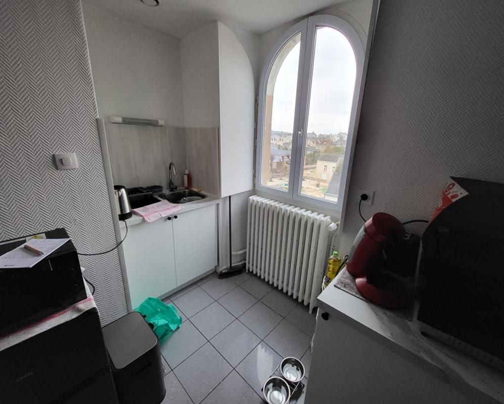 SABLE-SUR-SARTHE SABLE SUR SARTHE - IMMEUBLE MIXTE, COMMERCE et 4 LOGEMENTS 3