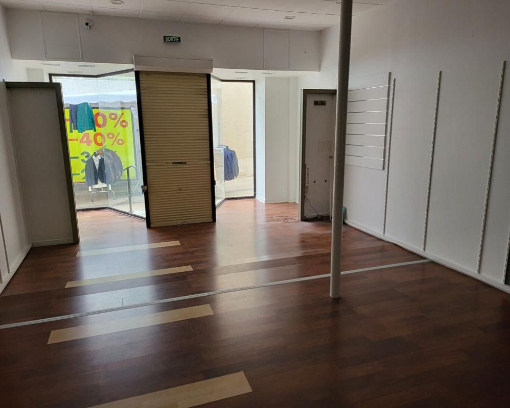 SABLE-SUR-SARTHE SABLE SUR SARTHE - Local commercial  ou bureau 2