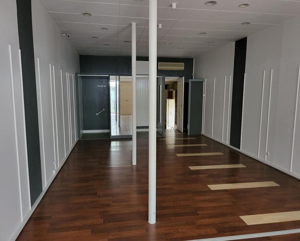 SABLE-SUR-SARTHE SABLE SUR SARTHE - Local commercial  ou bureau 3