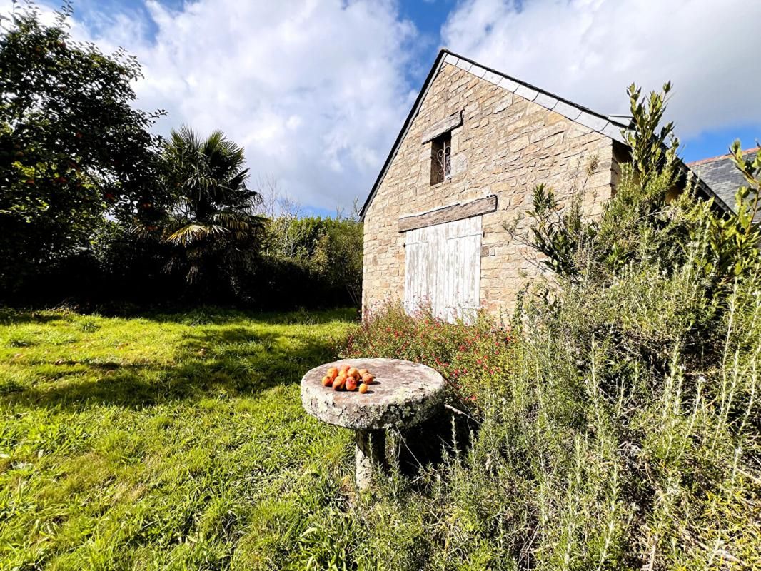 ARRADON LONGERE T4- 90 m2-Terrain 1200 m2  Env- Annexe- Permis 2