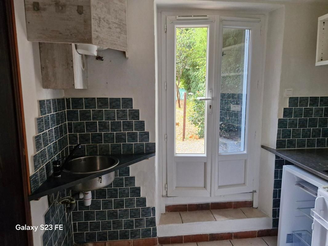 DRAGUIGNAN STUDIO de 20,20m² à Draguignan proche centre ville et gare routière 3