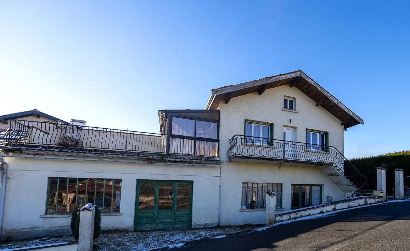 VIOLAY Villa sur terrain possédant 2 grands ateliers 3