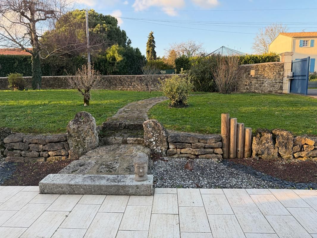 AZAY-LE-BRULE Maison Azay Le Brule 6 pièce(s) 128 m2 3