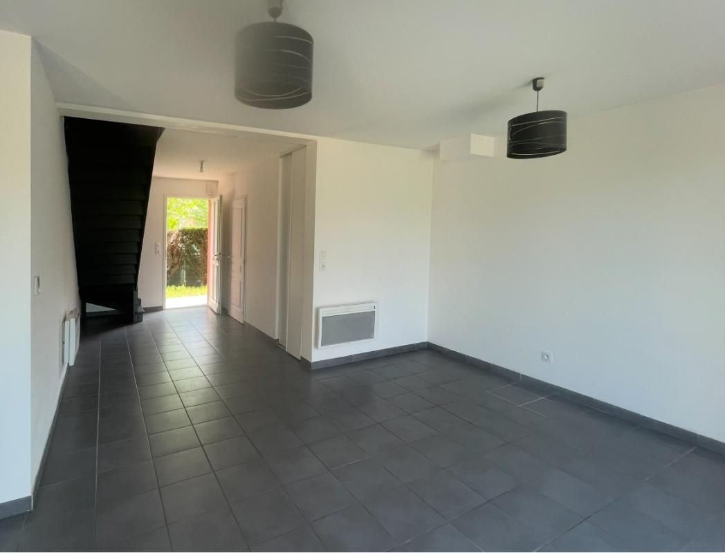 BOULIAC Maison Familiale 4 Pièces à Louer ? Bouliac (8 Allées Sylvestre) Loyer : 1 390  (charges comprises) 2