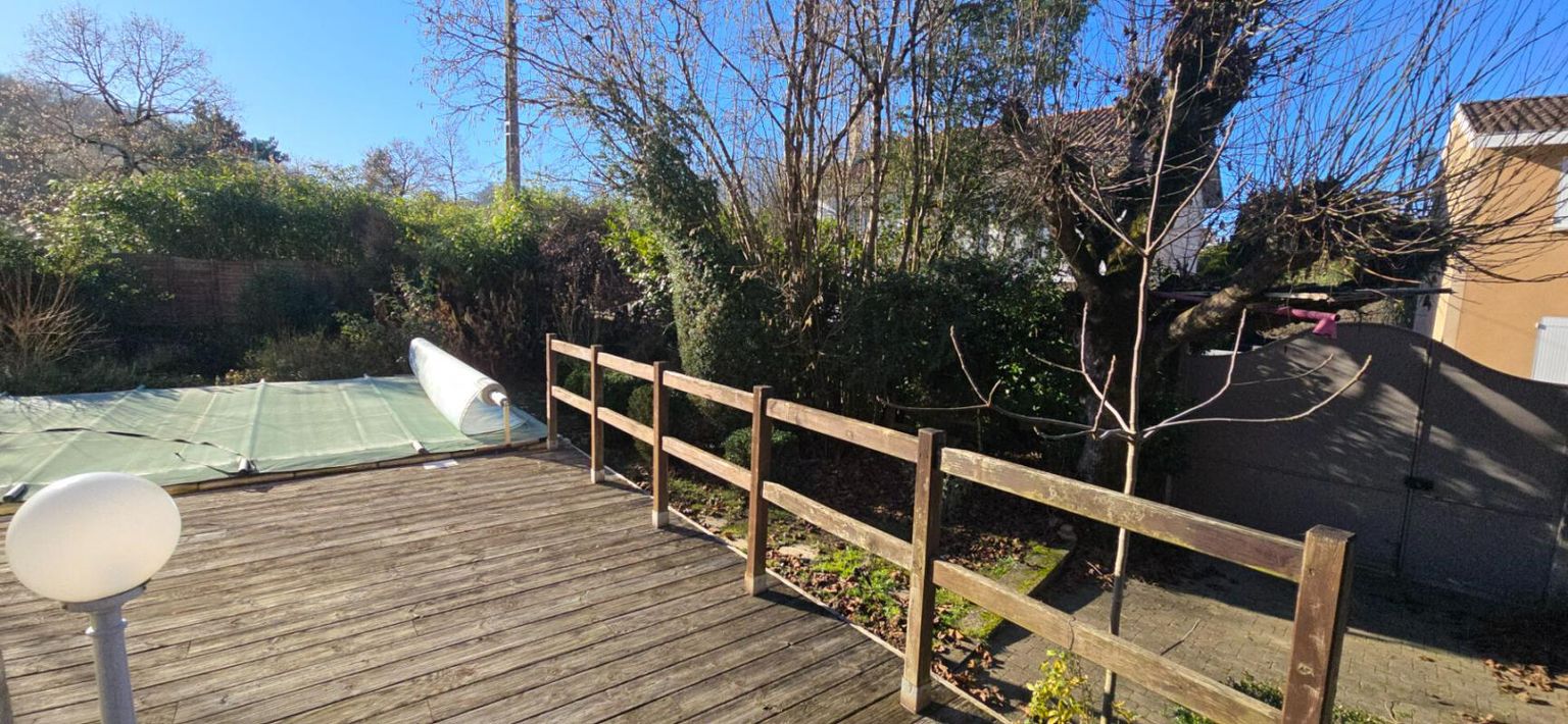 PERIGUEUX Maison de ville de type 6, sur un terrain de 332 m², avec piscine et parking privatif 3