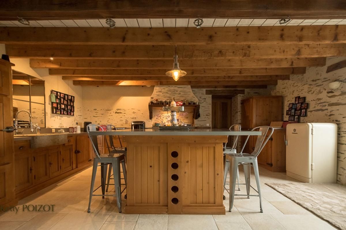 BLAIN Nouveauté - Maison de Caractère Blain - 184 m2, 40 m2 d'annexes ainsi qu'une grange garage refaite 1