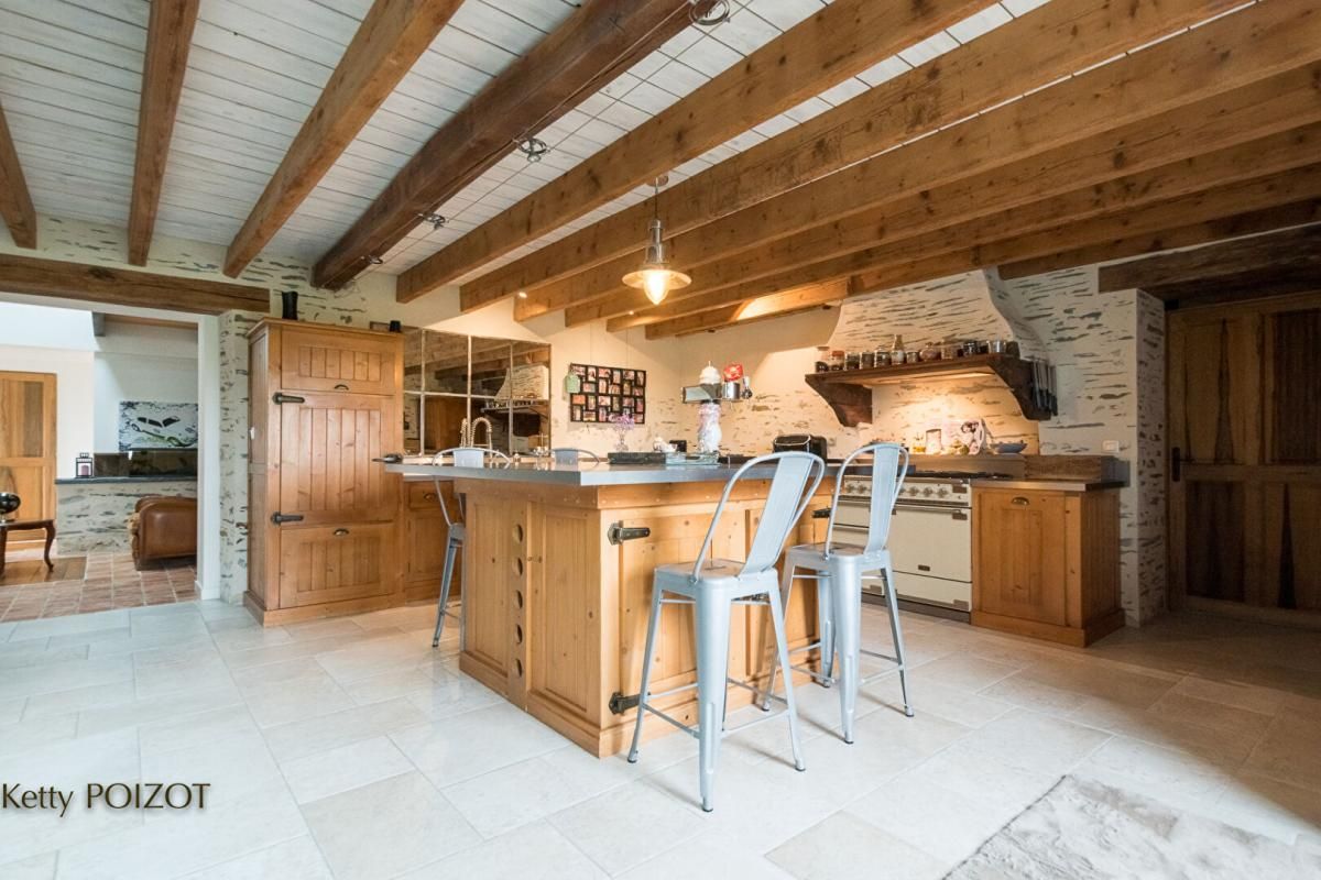 BLAIN Nouveauté - Maison de Caractère Blain - 184 m2, 40 m2 d'annexes ainsi qu'une grange garage refaite 3