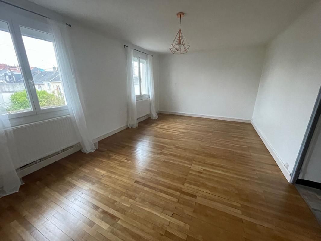 NANTES Petit Immeuble de 138 m²- 2 appartements avec caves et garages fermés - Toutes Aides 2