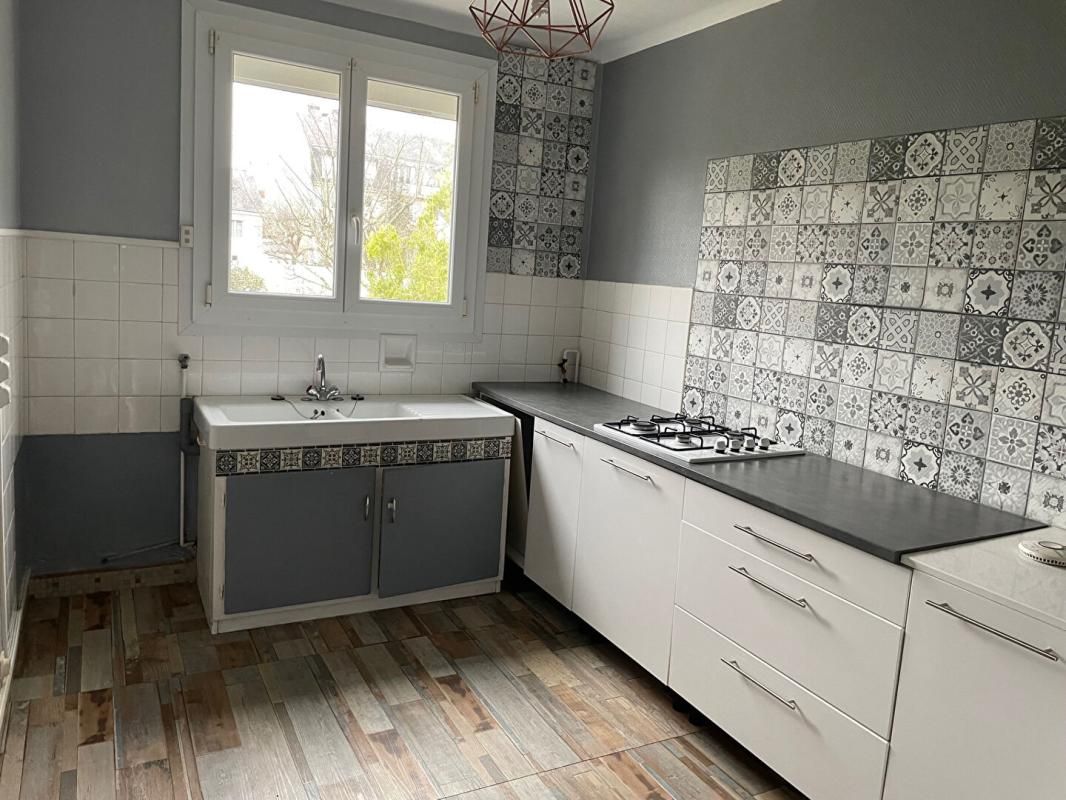 NANTES Petit Immeuble de 138 m²- 2 appartements avec caves et garages fermés - Toutes Aides 4