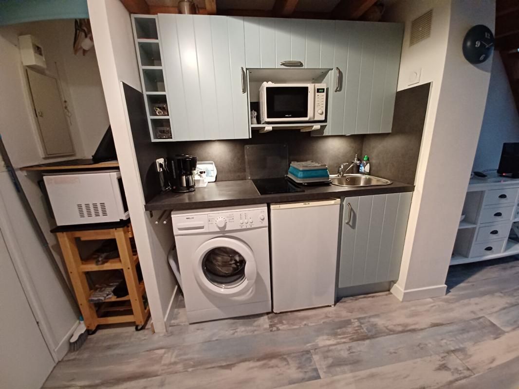 SAINT-GILDAS-DE-RHUYS Studio face à la mer & garage. Investissement rare 4