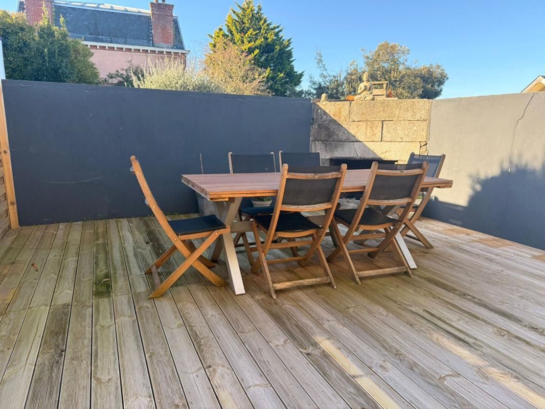 DONVILLE-LES-BAINS Maison Donville Les Bains 7 pièce(s) 105 m2 2