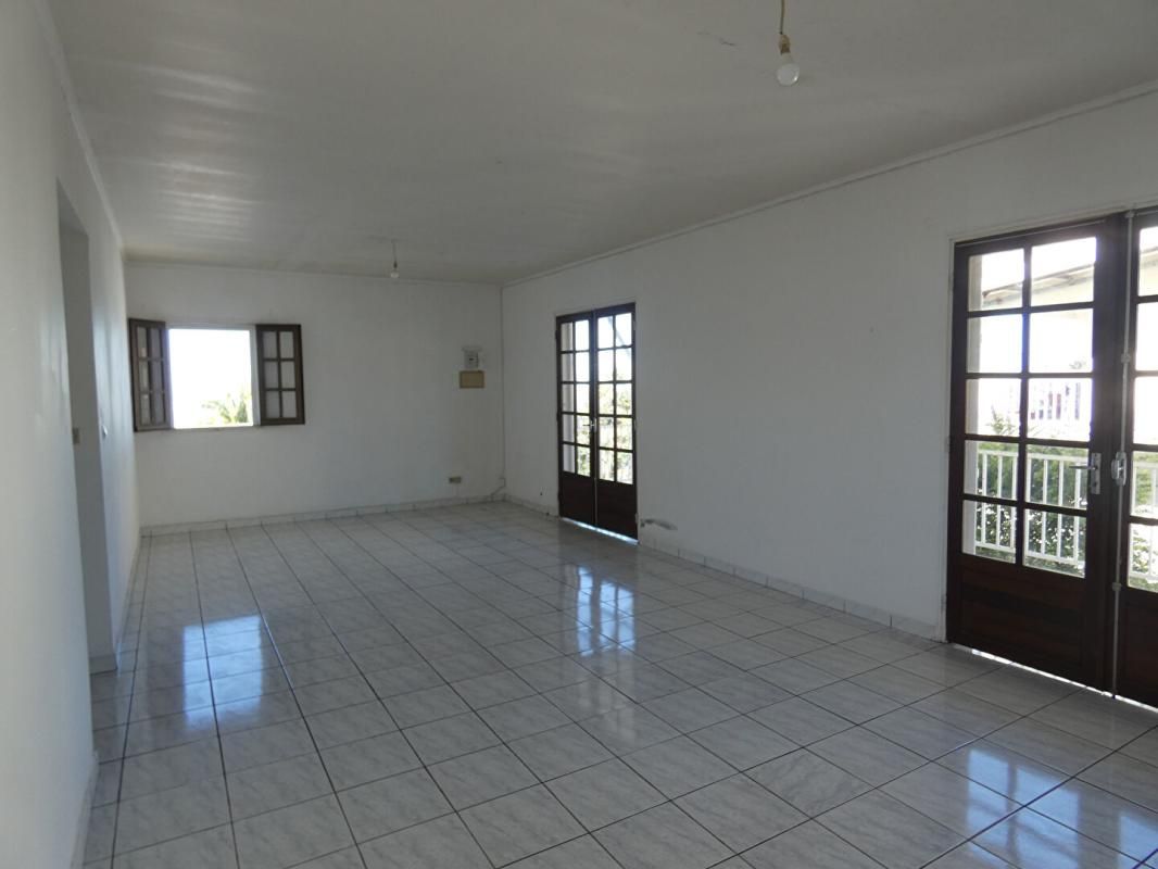 LE TAMPON 97430 Le Tampon 14ème grande maison en 2 lots env 165m² dont 1 libre, sur 358m² terrain 2