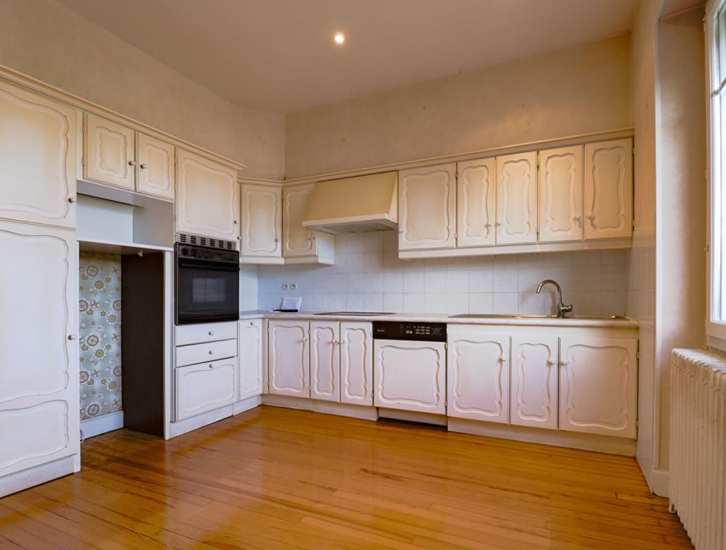 AUSSILLON Maison 9 pièces 241 m2 à vendre à AUSSILLON 3